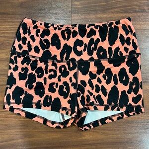 Fleo coral leopard print short shorts, size small